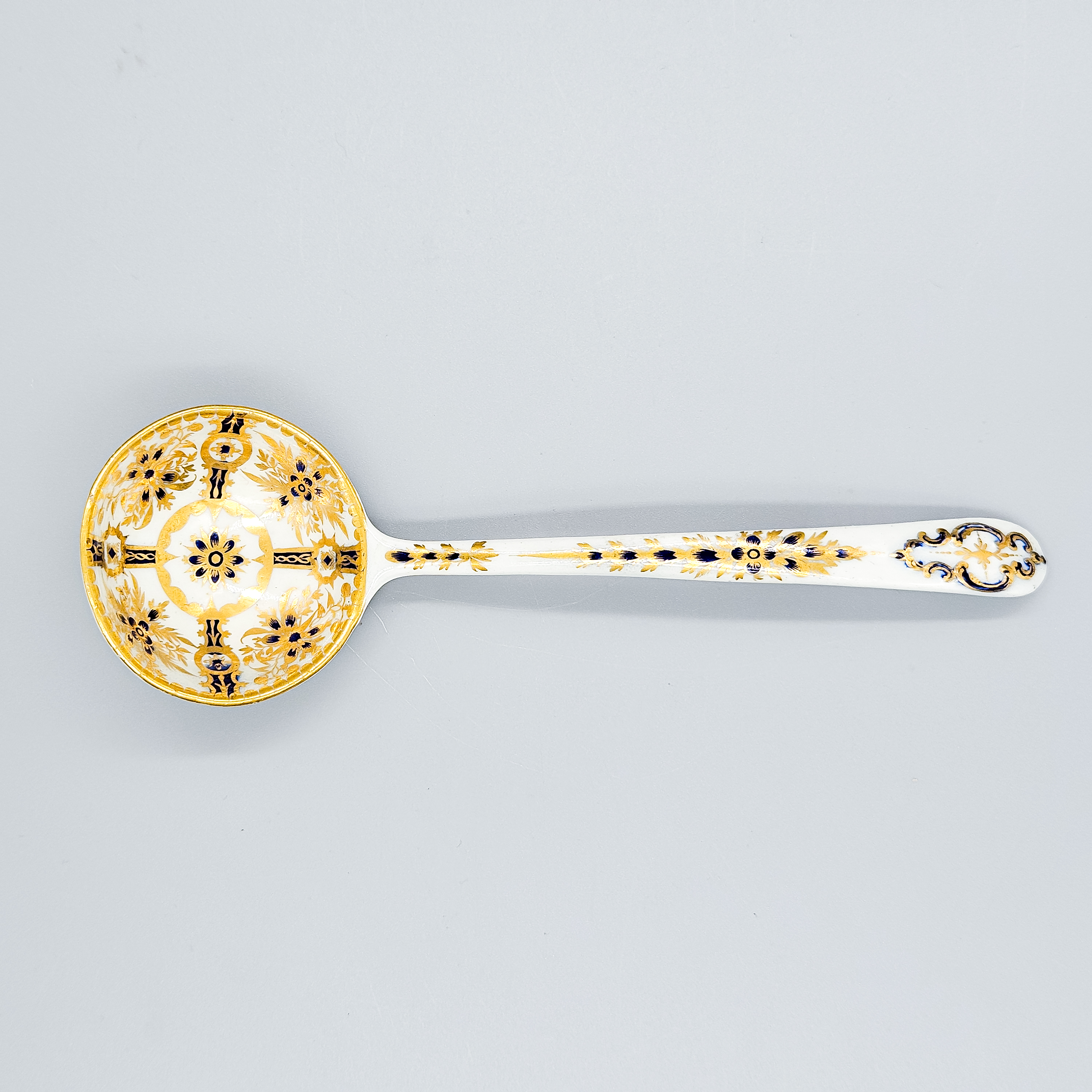 A rare Worcester porcelain sauce tureen ladle, circa 1785