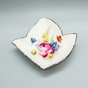 A Bow ivy-leaf shaped pickle dish, circa 1755