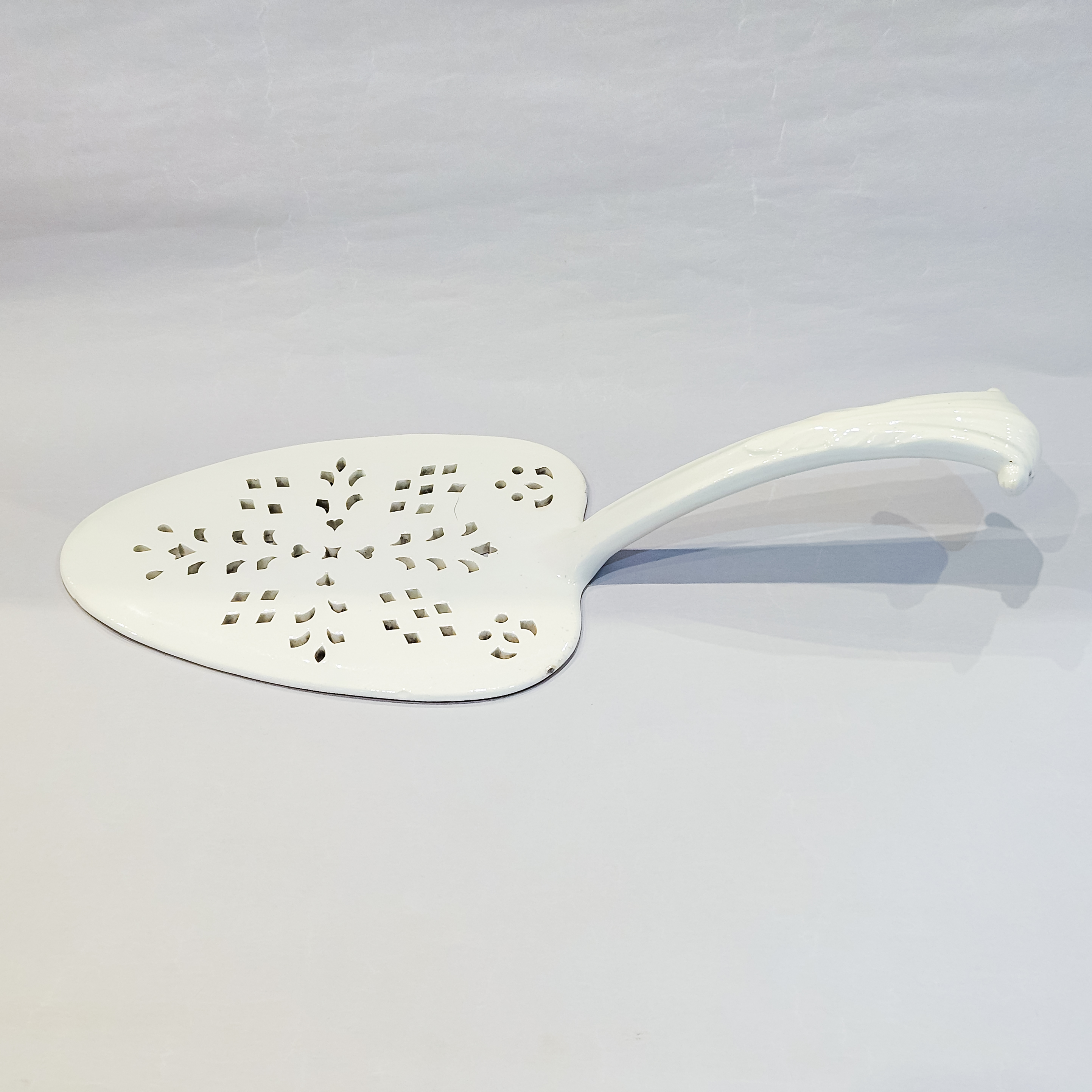 A rare Wedgwood creamware slice, circa 1820