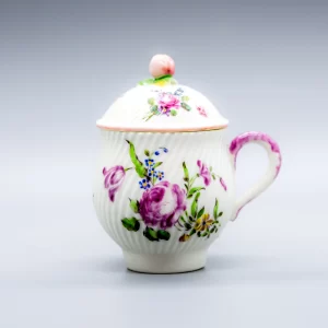 Mennecy custard cup and cover, circa 1765