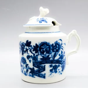 A Caughley mustard pot and cover, circa 1780
