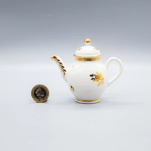 A toy or miniature Caughley teapot and cover, circa 1785