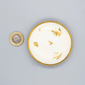 A toy or miniature Caughley saucer, circa 1785