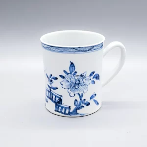 An early Worcester small mug or can, circa 1755