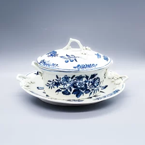 A Worcester butter tub, cover and stand, circa 1770