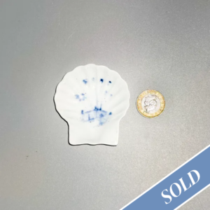 A rare diminutive Lund’s Bristol pickle dish in the form of a scallop shell, circa 1750-51