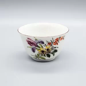 A Chelsea teabowl, circa 1755