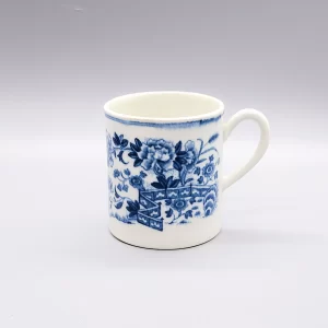 A Worcester small mug or coffee can, circa 1780