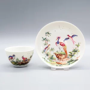 A Chinese teabowl and saucer decorated in London, 1755-60