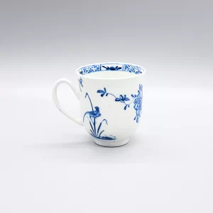 A finely potted Worcester coffee cup in The Warbler pattern, circa 1755
