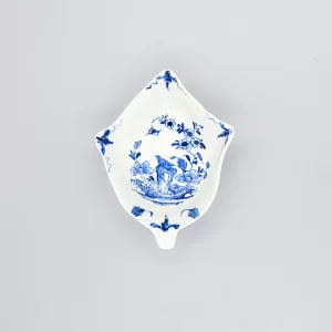 A Worcester ivy leaf-shaped pickle dish, circa 1756
