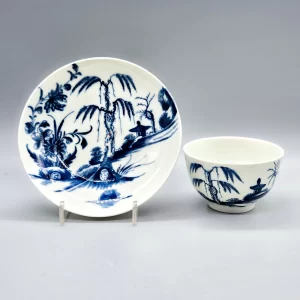 A Worcester teabowl and saucer, circa 1760