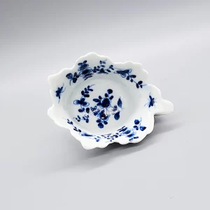 A Worcester press-moulded butterboat in The Pickle Leaf Daisy pattern, circa 1758