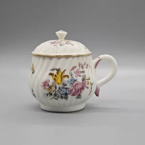 A French porcelain custard cup and cover, probably Mennecy, circa 1765