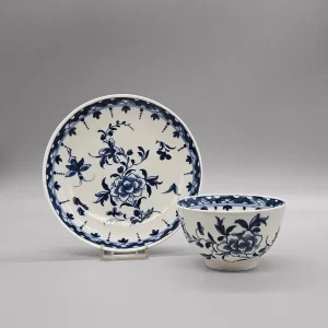 A Worcester teabowl and saucer, circa 1770