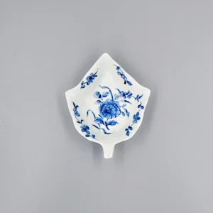 A Worcester ivy leaf pickle dish, circa 1758