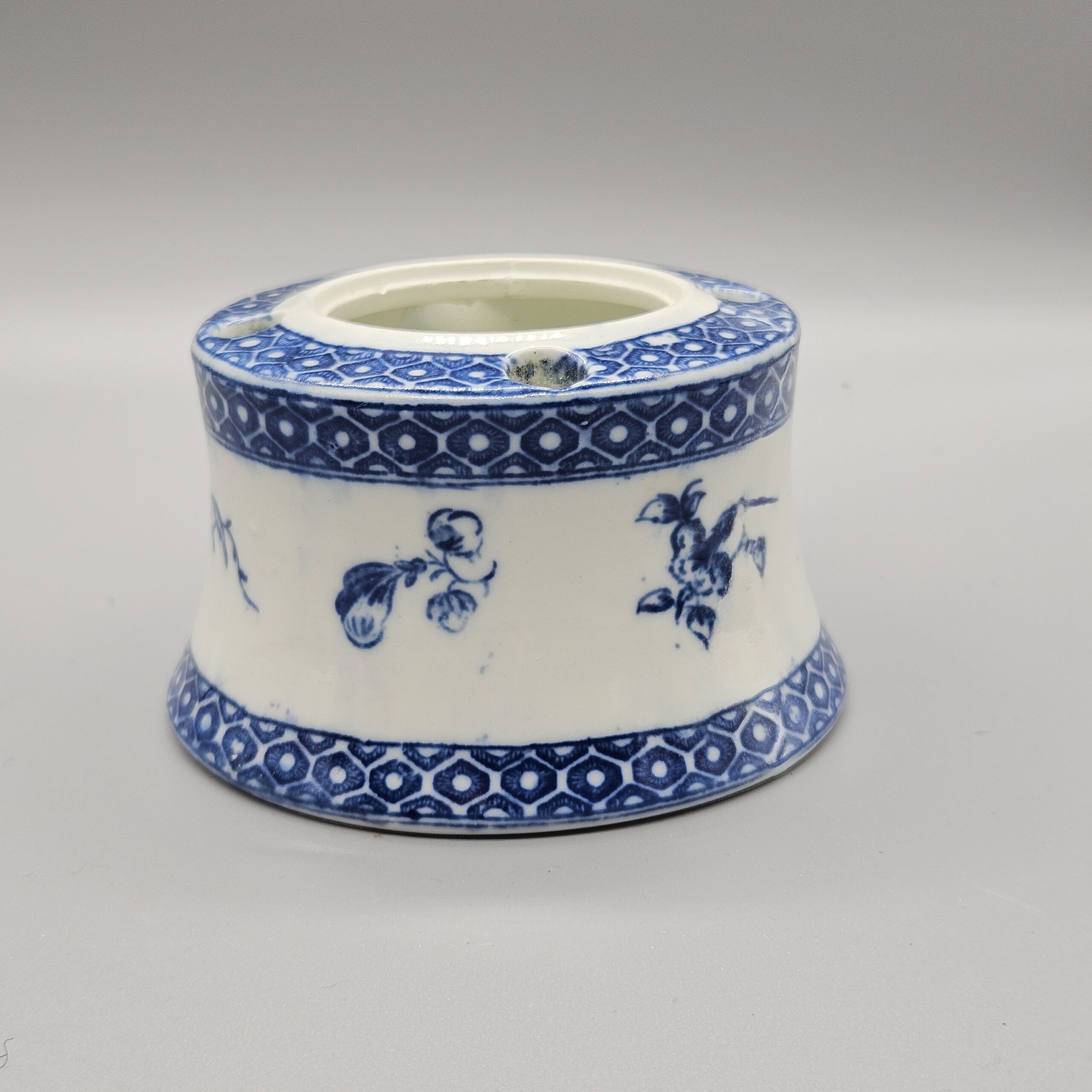 A rare Caughley inkwell and liner, circa 1775-80 - Jill Gosling Ceramics
