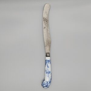 A Worcester knife, circa 1760-65